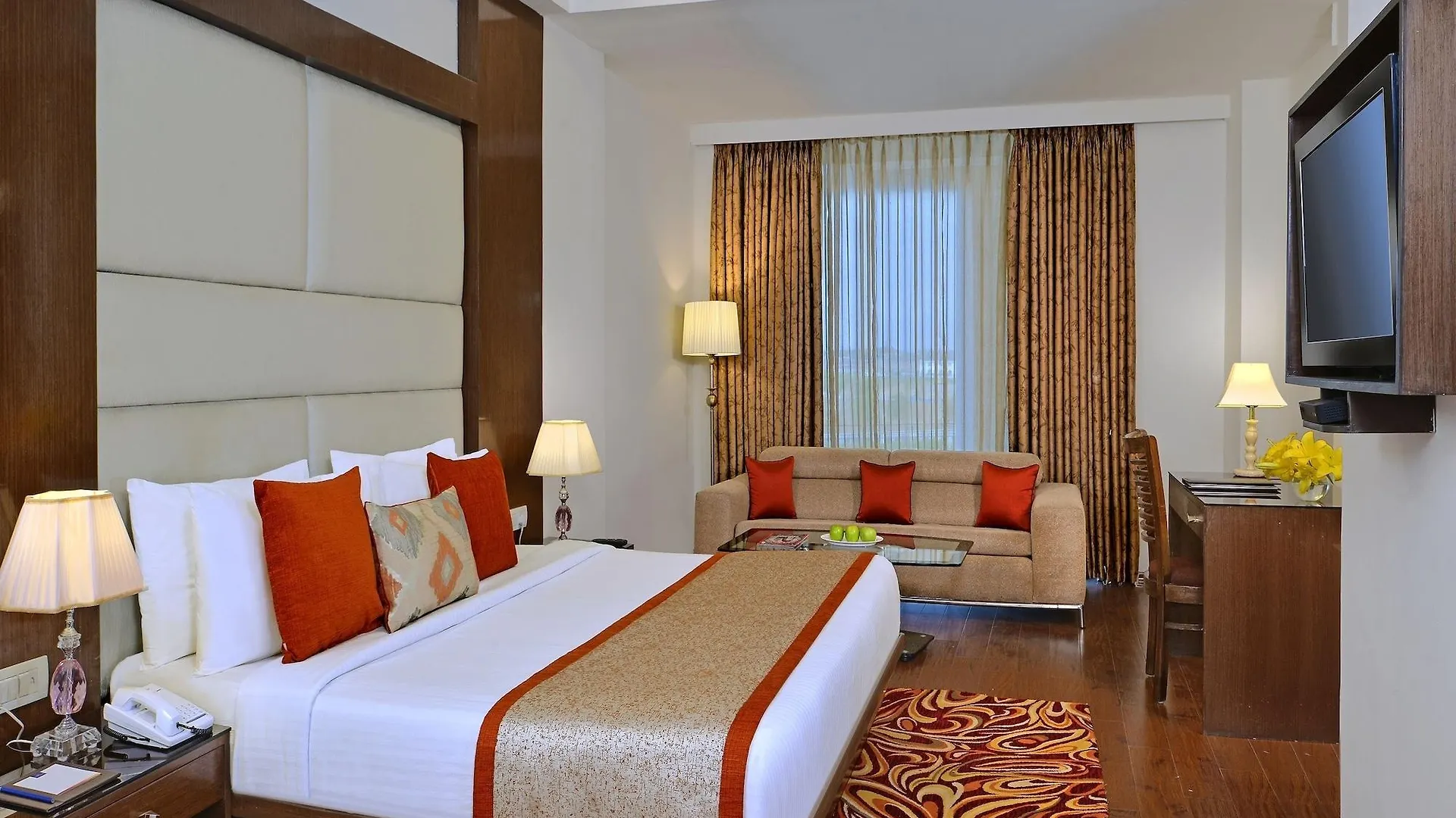 Taurus Sarovar Portico New Delhi 4*,  India