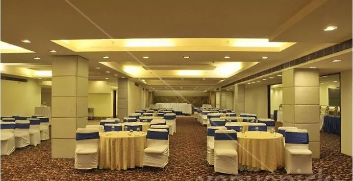 **** Hotel Taurus Sarovar Portico New Delhi India