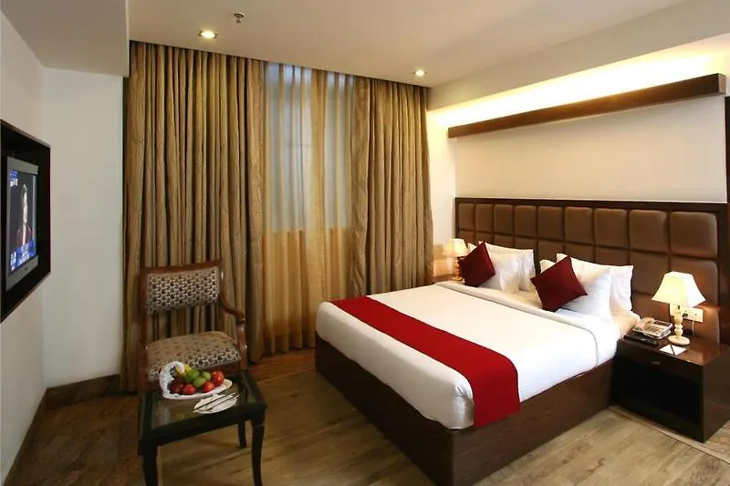 **** Hotel Taurus Sarovar Portico New Delhi India