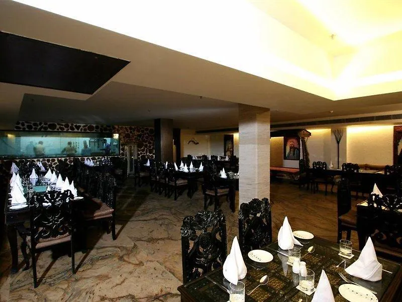 Hotel Taurus Sarovar Portico New Delhi