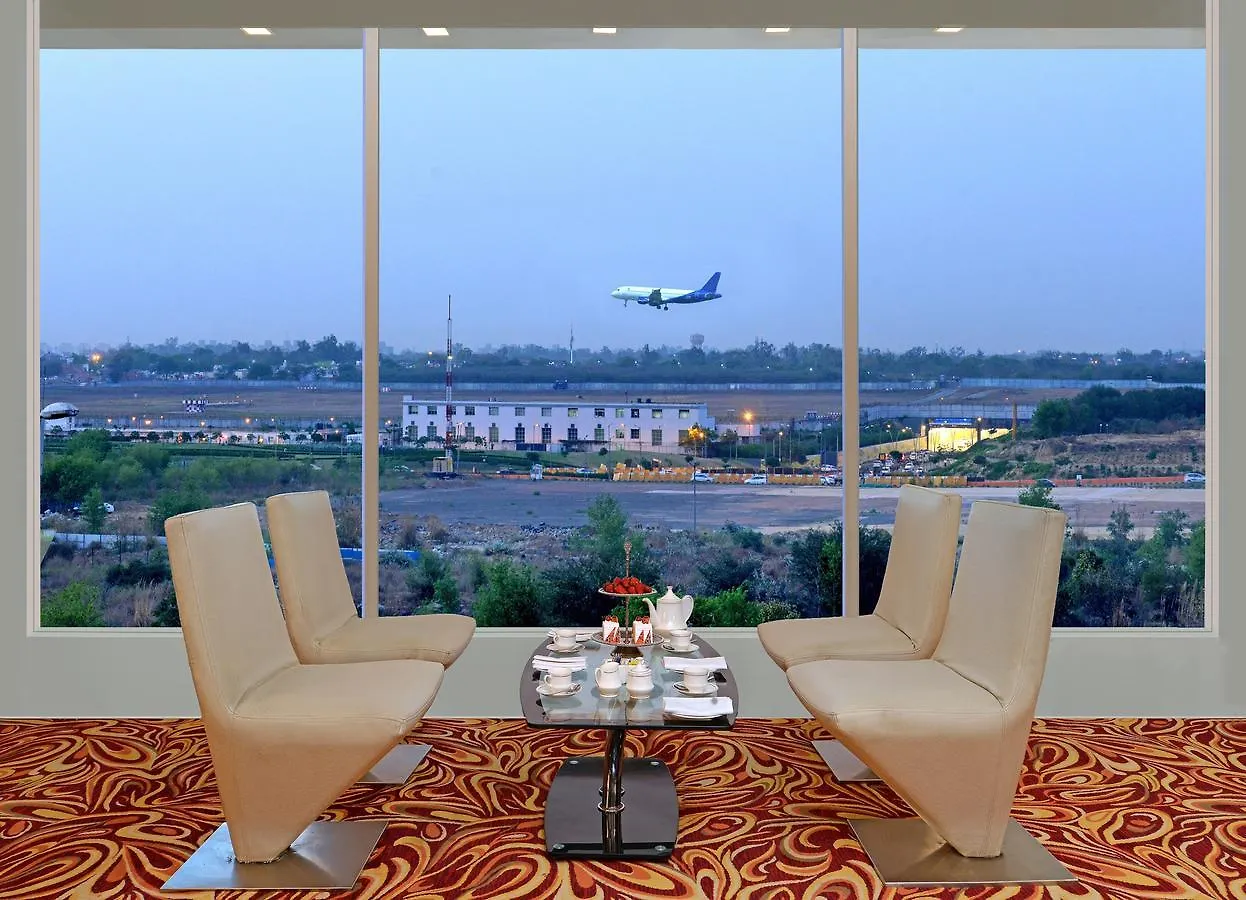 Taurus Sarovar Portico New Delhi Hotel
