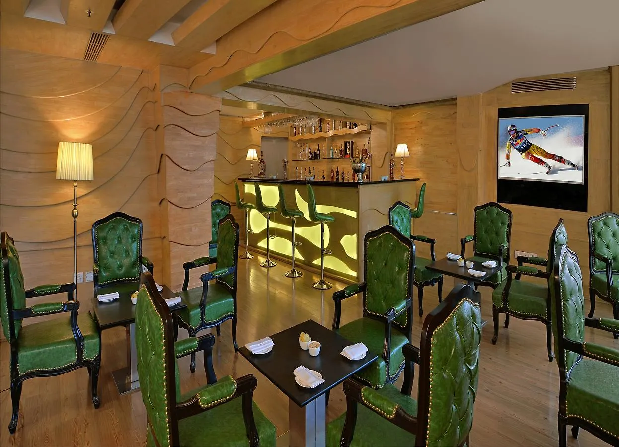 Taurus Sarovar Portico New Delhi Hotel