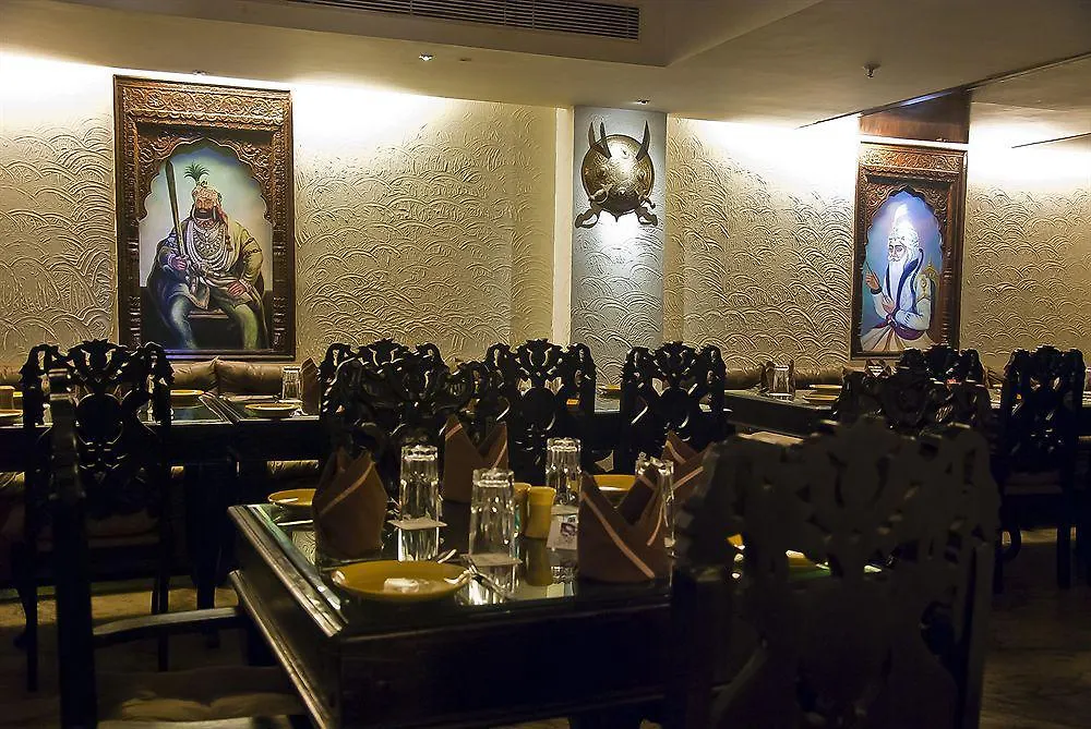 Taurus Sarovar Portico New Delhi Hotel
